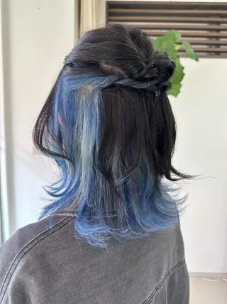 ミディアム レイヤー 艶々カラーのヘアスタイル