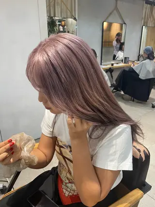 ロング カラー ミルクティー× グレージュMOMOのヘアスタイル