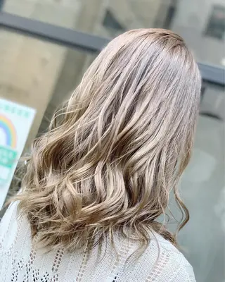 ミディアム カラー ヘアアレンジ 髪質改善×ハイトーン 中田啄也のヘアスタイル