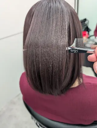 ミディアム 艶髪／オリーブ系／ 肌が綺麗に見えるお色のヘアスタイル