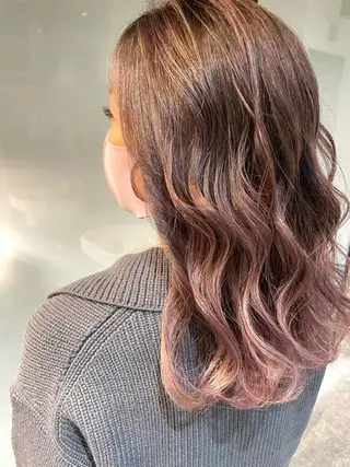 ミディアム カラー ハイライトが 得意なニキです😊のヘアスタイル