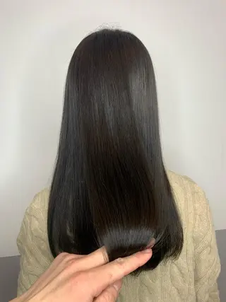 ミディアム カラー トップ スタイリストのヘアスタイル