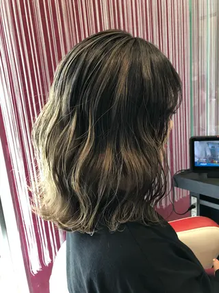 ミディアム カラー ヘアアレンジ 大塚 貴之のヘアスタイル