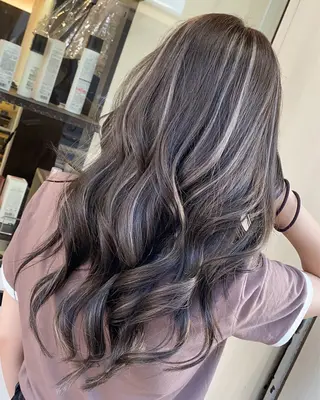 ロング カラー デザインカラー⭐️ Yamauchiのヘアスタイル
