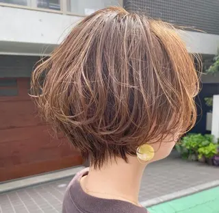 ショート カラー MIOベージュカラー 柔らかいカラーのヘアスタイル
