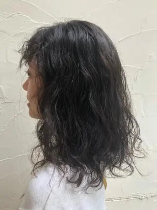 ミディアム パーマ 大岩 茉愉のヘアスタイル