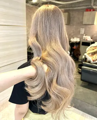 セミロング カラー パーマ ヘアアレンジ メンズ 🌱巴結生🌿大宮 ☁️ミルクティーのヘアスタイル