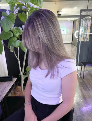 セミロング Mika XELVEのヘアスタイル