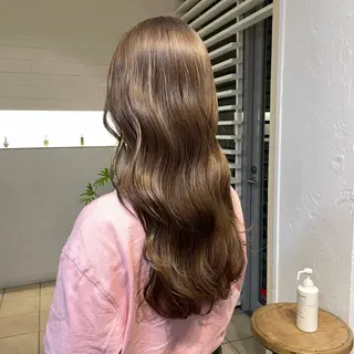 ロング カラー mina / 透明感ベージュカラーのヘアスタイル