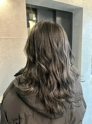 セミロング カラー 吉野 瑳桜のヘアスタイル