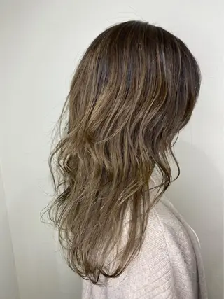 ロング カラー Ashanti 磯崎のヘアスタイル