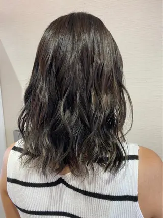 ミディアム カラー 蓮見  友里のヘアスタイル