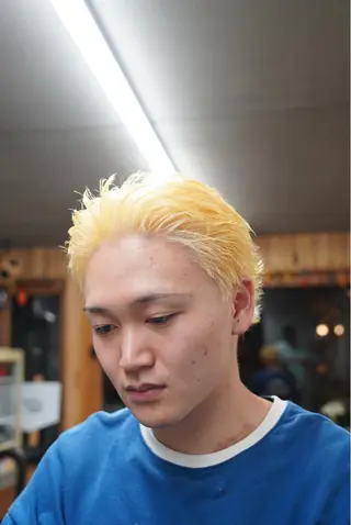 カラー メンズ 関 晃哉のヘアスタイル