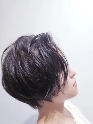 ショート パーマ カラー 饒平名 知也のヘアスタイル