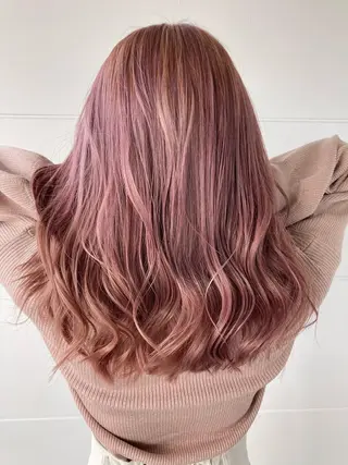 セミロング タカツド ユウキのヘアスタイル