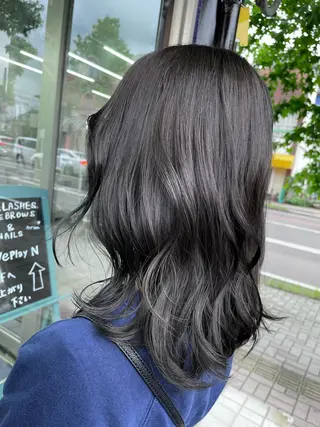 カラー オノ アカネのヘアスタイル