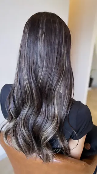 ロング 本郷 豊のヘアスタイル