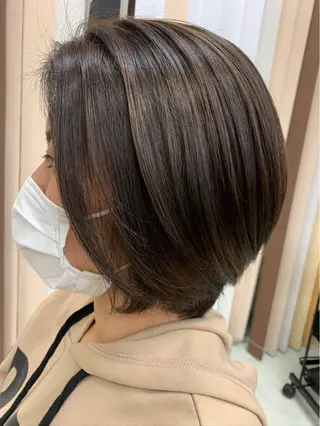カラー 宇座 杏音のヘアスタイル