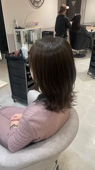 ミディアム カラー ayano / 透明感・くすみカラーのヘアスタイル