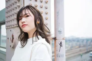 セミロング 艶髪・酸性ストレート フリツのヘアスタイル