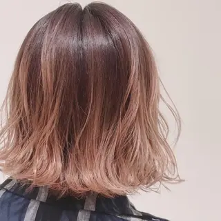 ミディアム カラー 川越 輝梨奈のヘアスタイル