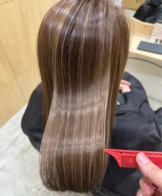 カラー miloc minamiのヘアスタイル