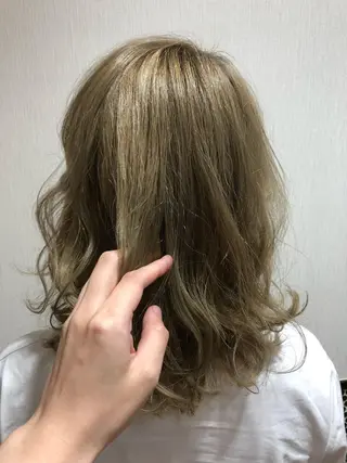 ミディアム 加瀬 真弓のヘアスタイル