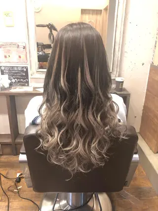 ロング GRANDE アオキのヘアスタイル