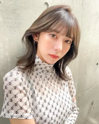 ミディアム カラー 韓国レイヤーカット/ ダブルカラーのヘアスタイル