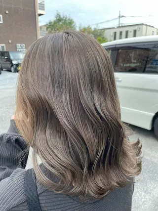 カラー オノ アカネのヘアスタイル