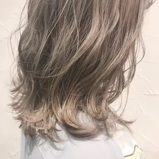 セミロング カラー 藤井 貴美子のヘアスタイル