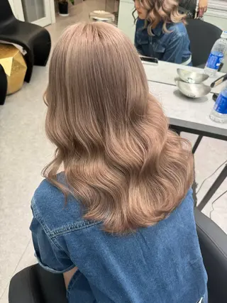 セミロング カラー 🫧盛れハイトーン/ ブリーチ特化🎀サキのヘアスタイル