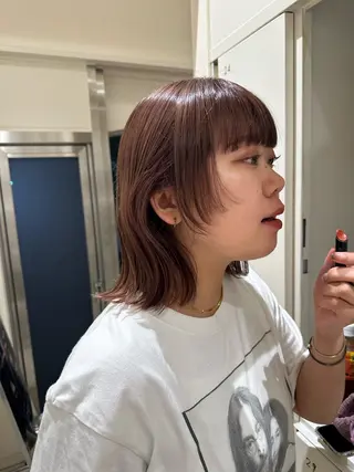 ミディアム カラー タイトボブ個性派カラ ーAKANEのヘアスタイル