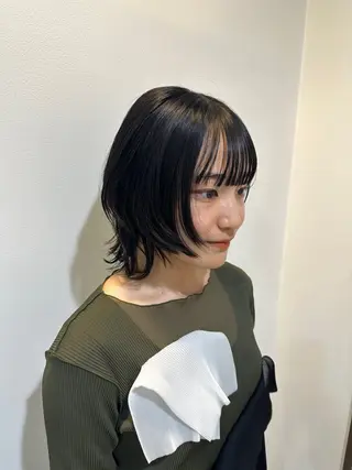ミディアム レイヤー 艶々カラーのヘアスタイル