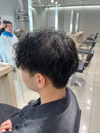 パーマ メンズ 巖本 真希のヘアスタイル