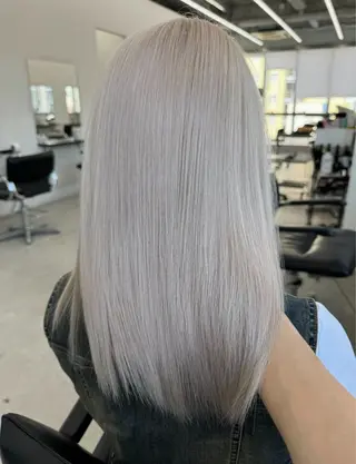 セミロング カラー 新美 蓮のヘアスタイル