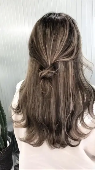 セミロング カラー LOOP hairのヘアスタイル