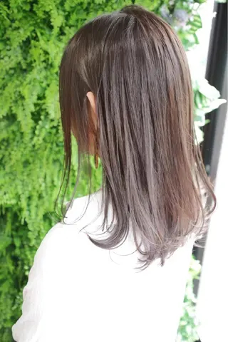 セミロング カラー 吉本 知弘のヘアスタイル