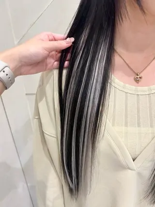 ロング ハイトーンカラー シールエクステのヘアスタイル