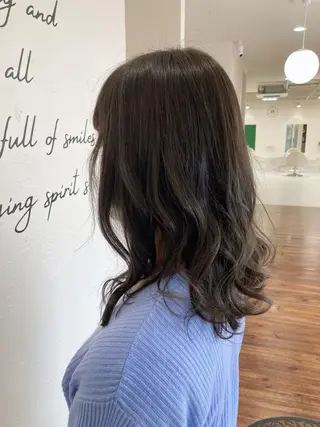 ミディアム カラー 浅岡 のどかのヘアスタイル