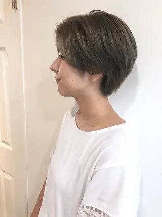 ショート カラー MIOベージュカラー 柔らかいカラーのヘアスタイル