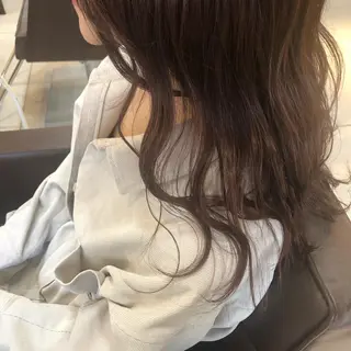 ロング カラー レイヤーカット✖️ 柔らかベージュカラーのヘアスタイル