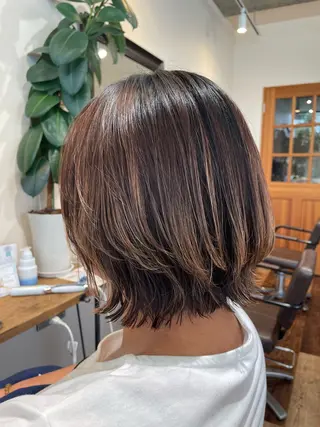 ミディアム 鈴木 彩花のヘアスタイル