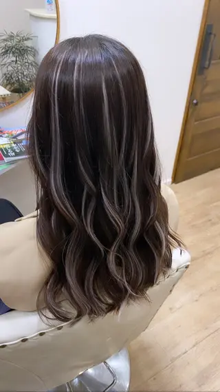 セミロング ZAZA YUKAのヘアスタイル