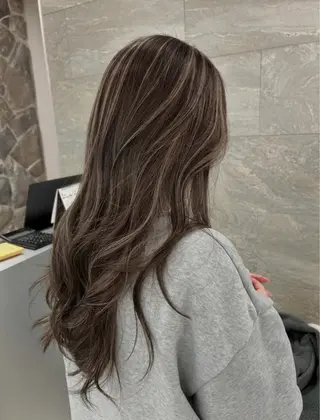 カラー tyto hair&eyelash所属・関 柚花子のヘアスタイル