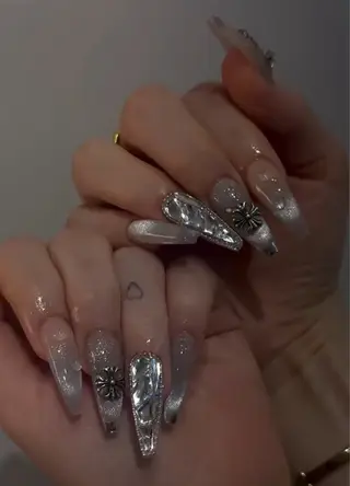 ネイル Queen Nail 柏店　クイーンネイルのネイルデザイン