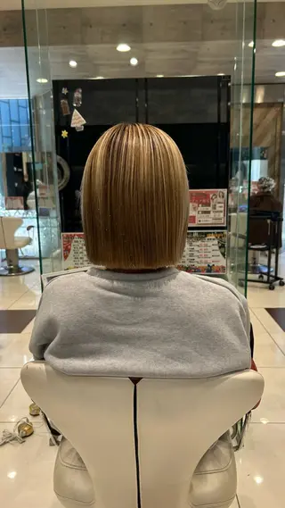 ショート ハイトーンカラー✨️ 艶カラー特化Amiのヘアスタイル