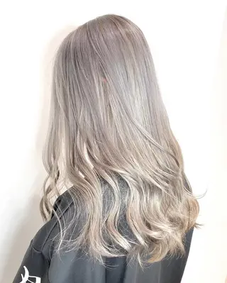 セミロング カラー 🌙HIZUKI🌙 ハイトーン 艶髪のヘアスタイル