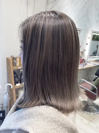 セミロング あやかショート 白髪ぼかしのヘアスタイル