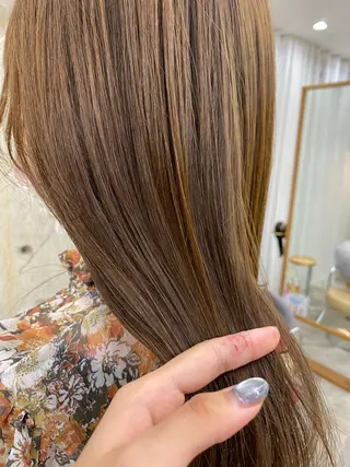 セミロング カラー KVELL ユナのヘアスタイル
